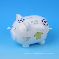 Schönes Schwein mit Fußball-Abziehbild Keramik-Sparschweine